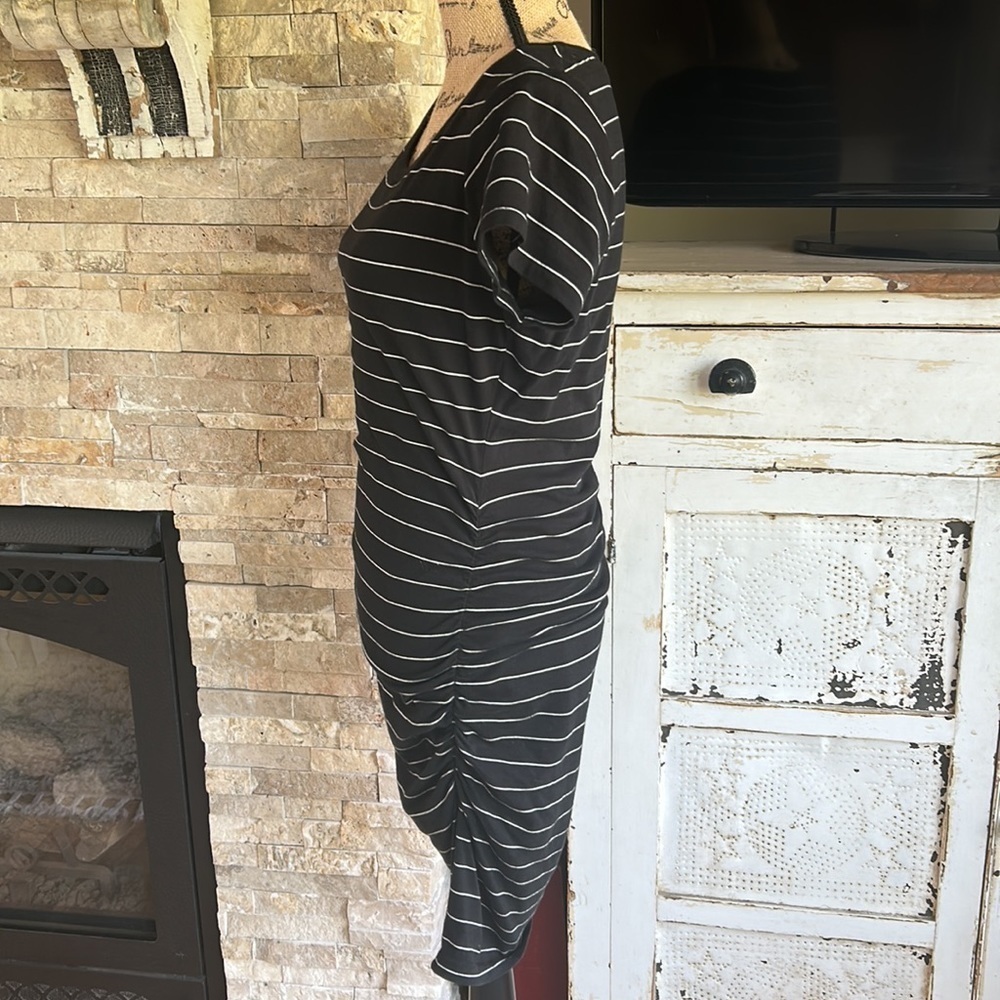 Sundry black t-shirt crew neck dress w white stripe and ruching down side lined - Picture 9 of 16